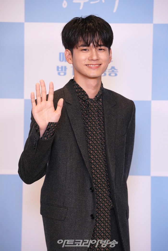 [AK포토] 옹성우, '로맨틱한 미소' (경우의 수)