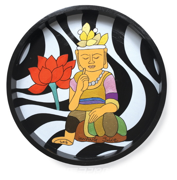 황주리 작가의 일상으로 만개한 꽃들의 ‘옴니버스 이야기