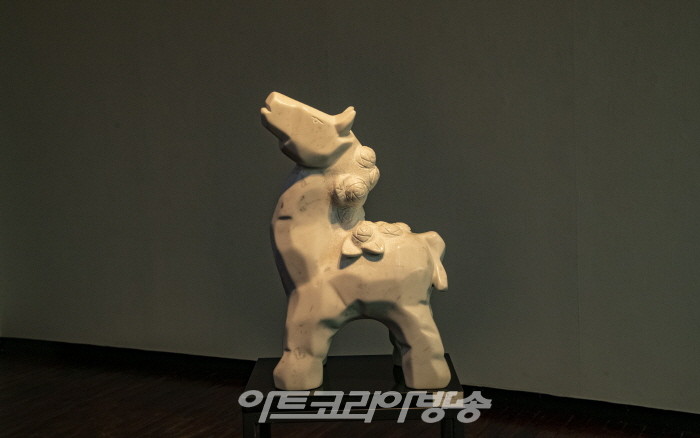 고수영 조각展 ‘향기’-말 이탈이아 대리석