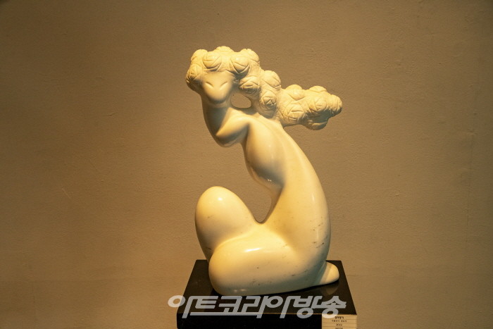 고수영 조각展 ‘향기’-장미향기 이탈리아 대리석