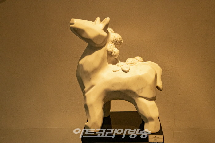 고수영 조각展 ‘향기’-말 이탈리아 대리석