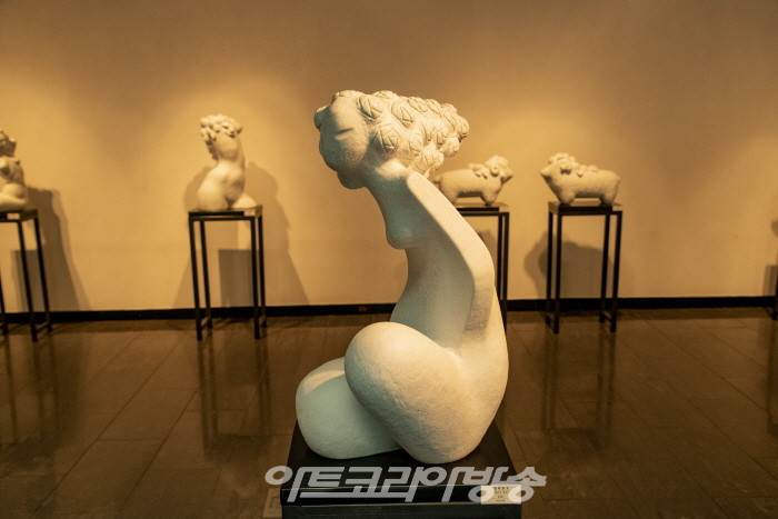 고수영 조각展 ‘향기’-장미향기 이탈리아 대리석