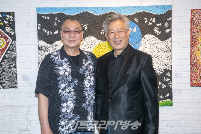 아트코리아방송 스티브 김 총감독과 하정열 작가