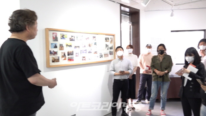 제43회 김달진미술사이야기, 퍼포먼스 '윤진섭 누가 그렸나'