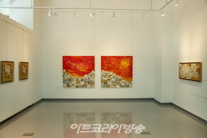 빛의 근원을 찾아 생명성을 추구하는 박은숙 작가