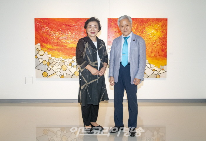 빛의 근원을 찾아 생명성을 추구하는 박은숙 작가와 김달진 관장