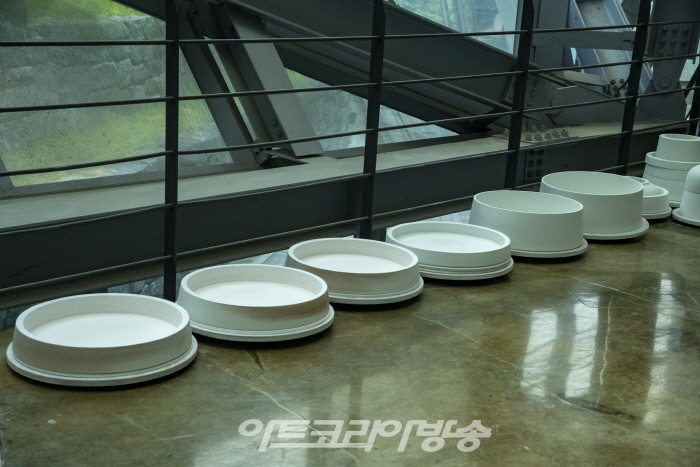 아트코리아방송이 선정한 2021 대한민국 문화예술대상 도자부문 황갑순 작가