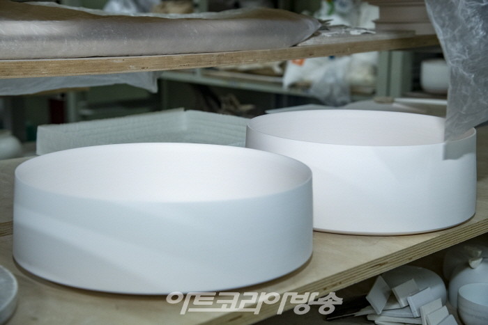 아트코리아방송이 선정한 2021 대한민국 문화예술대상 도자부문 황갑순 작가