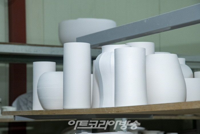 아트코리아방송이 선정한 2021 대한민국 문화예술대상 도자부문 황갑순 작가