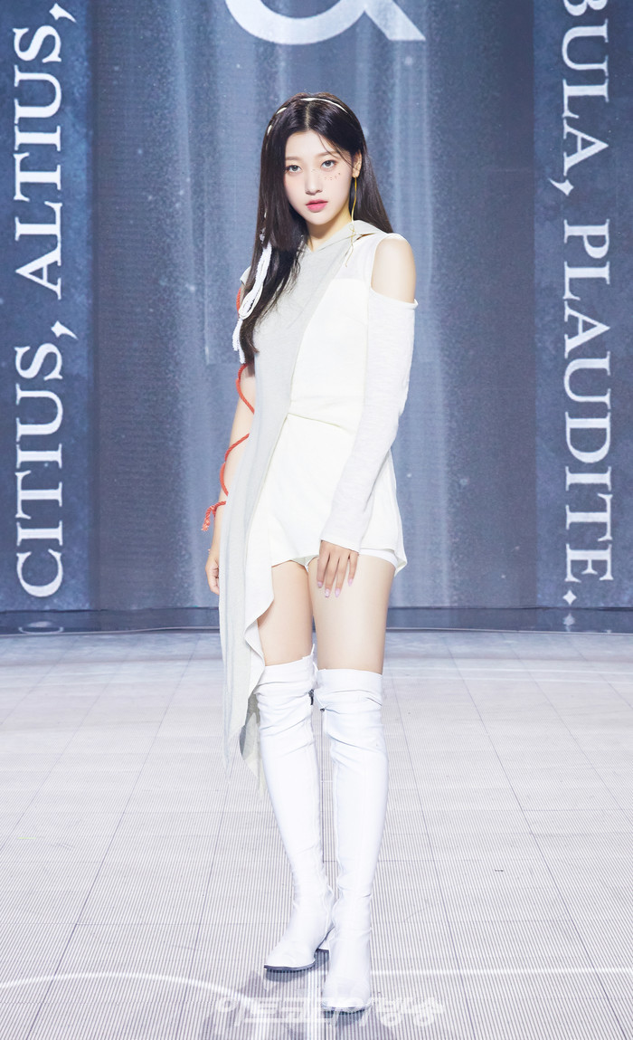 [AK포토] 이달의 소녀 최리, '기분좋은 미소' (&)