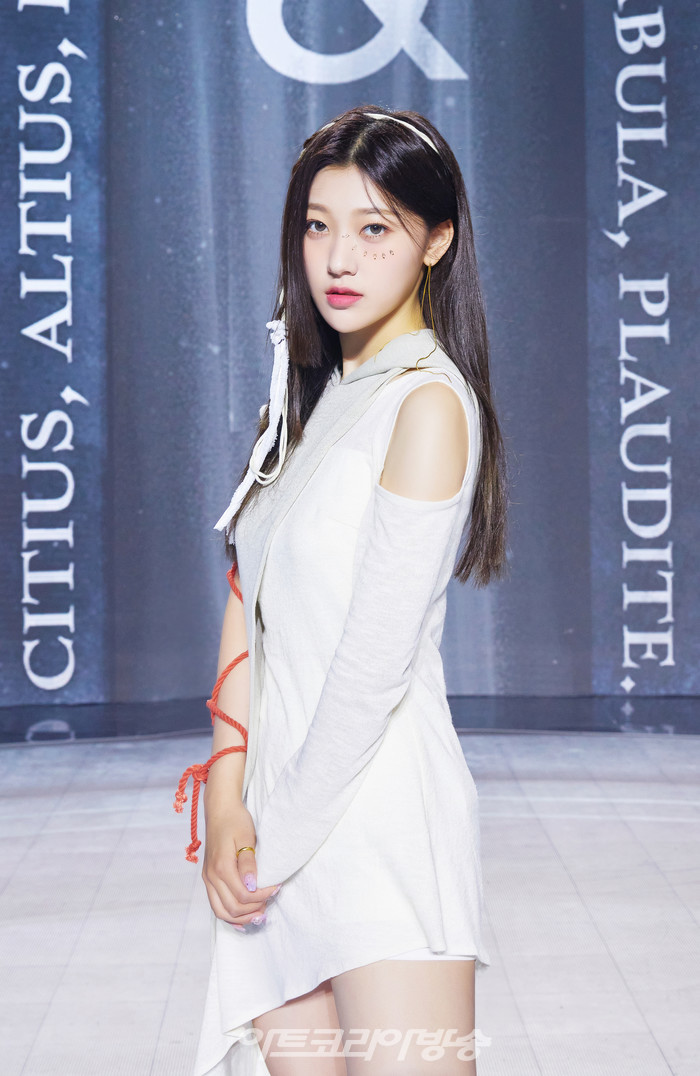 [AK포토] 이달의 소녀 최리, '기분좋은 미소' (&)
