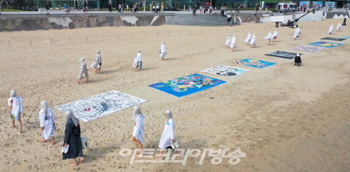 구구킴 동심전 & GuGugirls 캐릭터 패션쇼, 해운대 해변에서 개최
