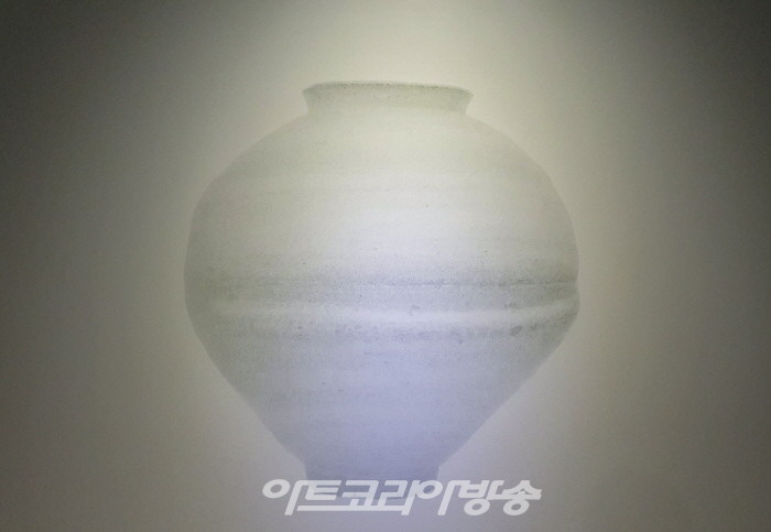 허정호 초대展 '티끌 같은 문자로 그린 달항아리'