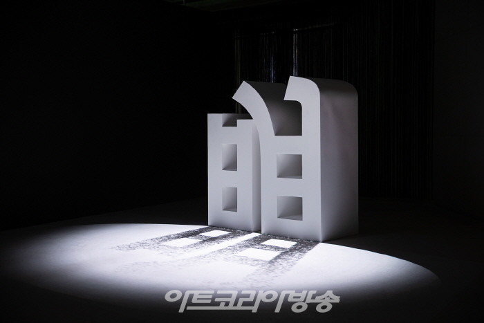 반전된 빛(Reversed light) 스티로폼, 싱글채널 비디오, 2021