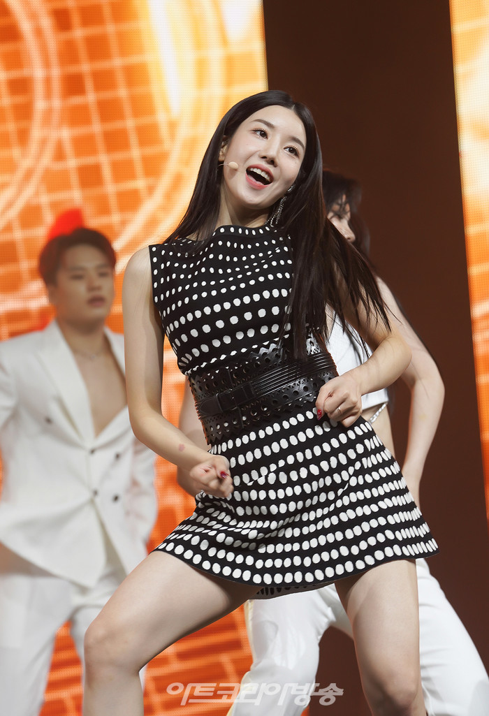 권은비 'OPEN' 쇼케이스 중 타이틀곡 'OPEN' 무대. 제공 울림엔터테인먼트