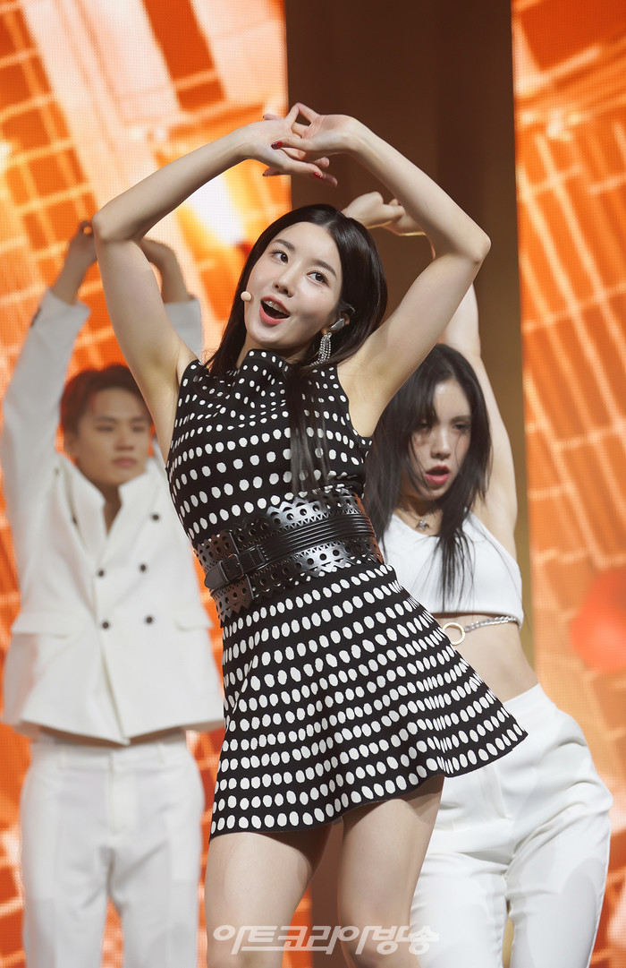 권은비 'OPEN' 쇼케이스 중 타이틀곡 'OPEN' 무대. 제공 울림엔터테인먼트