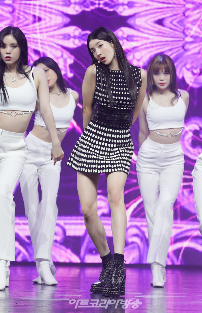 권은비 'OPEN' 쇼케이스 중 타이틀곡 'OPEN' 무대. 제공 울림엔터테인먼트