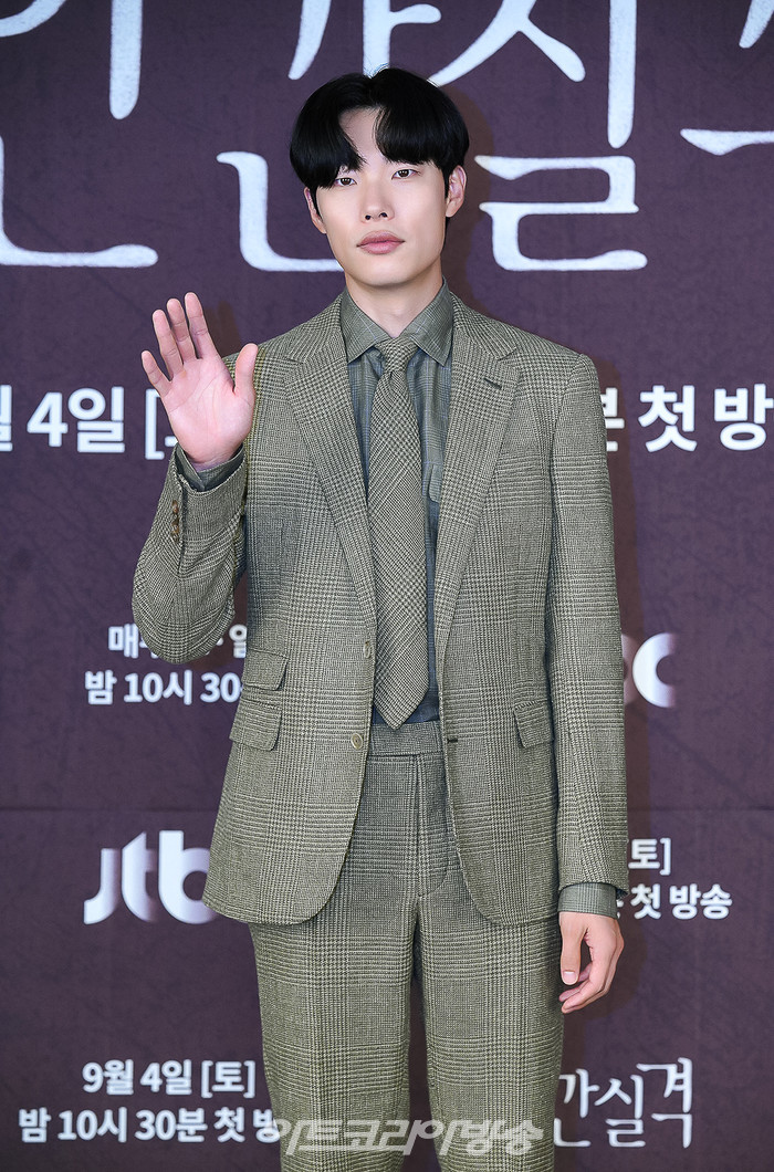 JTBC 10주년 특별 기획 '인간실격' 제작발표회(류준열) 제공 JTBC