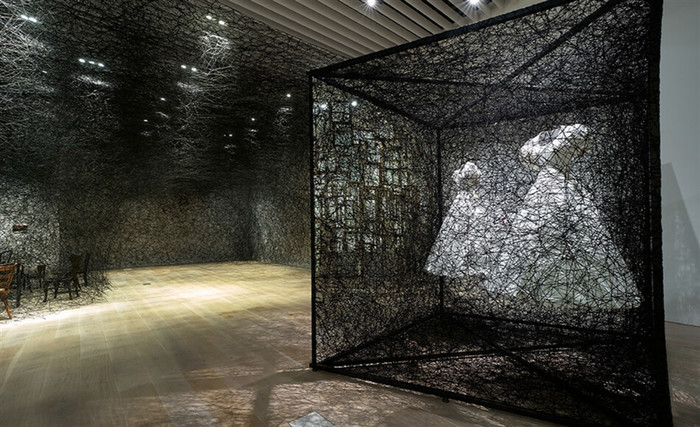 Shiota Chiharu ' Soul Trembles '