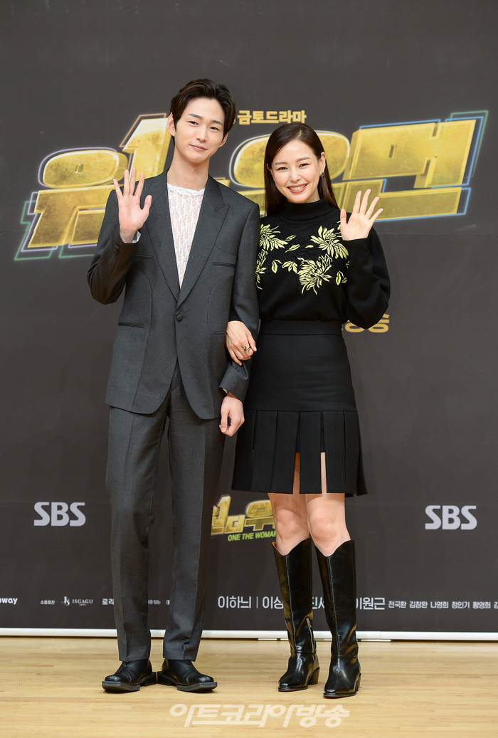 SBS 새 금토드라마 '원 더 우먼' 제작발표회(이원근, 이하늬) 제공 SBS