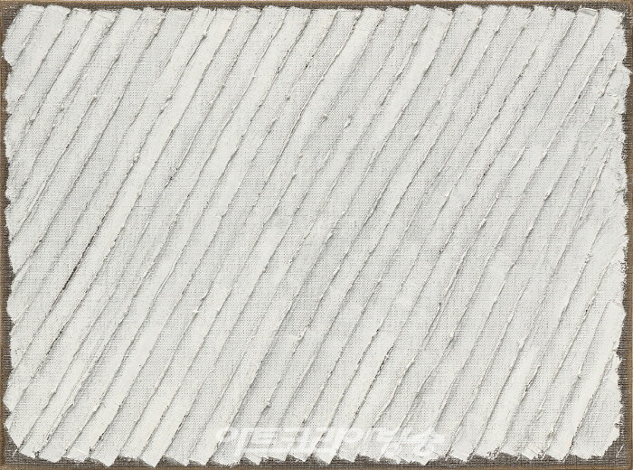 하종현(b.1935)2019Oil on hemp cloth97 x 130 cmCourtesy of the artist and Kukje Gallery사진: 안천호이미지 제공: 국제갤러리