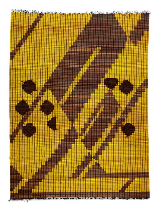 강서경(b.1977)2019Woven dyed hwamunseok, thread / Bracket: painted steel167 x 125.4 cmCourtesy of the artist and Kukje Gallery사진: 김상태이미지 제공: 국제갤러리