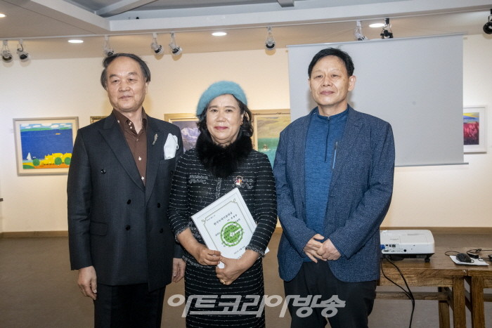 제11회 한국녹색미술회전-장정숙 운영이사 대상 기념촬영