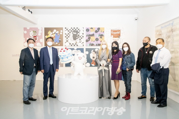 김종근 미술평론, 이병열 회장, 허성미 인사아트프라자 관장, 김미영 아트코리아방송 국장, 아트코리아방송 총감독 스티브 김