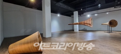 제13회 유재흥 展 'Wrapping 13번째 이야기'