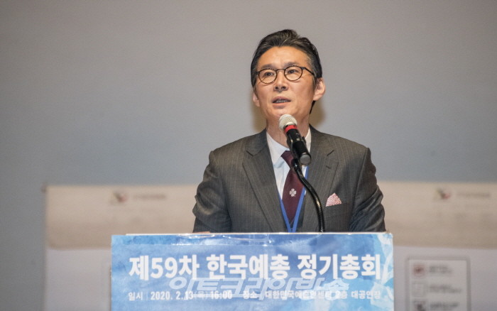 한국예총 회장선거에 당선될 당시 이범헌 회장이 감사의 인사말을 하고 있다.
