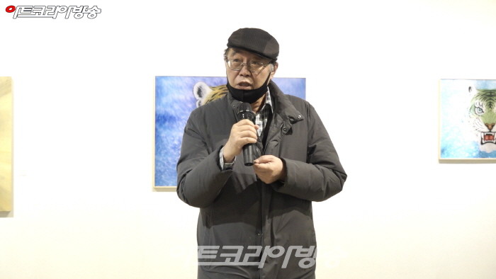 미술평론가 안영길 교수