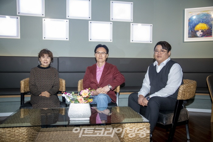 이시은 작가, 피카디리국제미술관 이순선 회장, 최영은 작가의 토크쇼