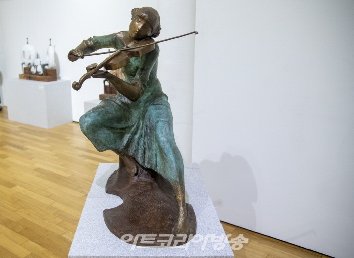 바이올린 켜는 소녀 1987