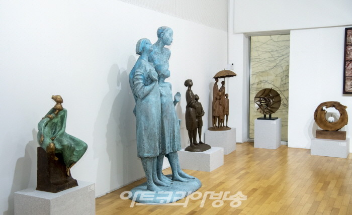  백현옥 조각가 전시장 풍경