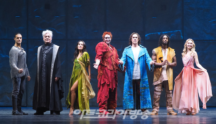 뮤지컬 '노트르담 드 파리' 프렌치 오리지널 내한 프레스콜 행사(페뷔스 역 지안마르코 스키아레띠, 프롤로 역 다니엘 라부아, 에스메랄다 역 엘하이디 다니, 콰지모도 역 안젤로 델 비키오, 그랭구아르 역 리샤르 샤레스, 클로팽 역 제이, 플뢰르 드 리스 역 엠마 르핀) 2021.11.18 사진 ⓒ아트코리아방송 이용선 기자