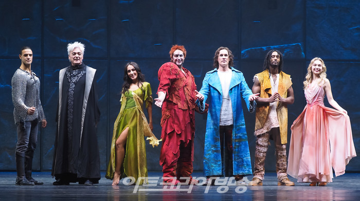 뮤지컬 '노트르담 드 파리' 프렌치 오리지널 내한 프레스콜 행사(페뷔스 역 지안마르코 스키아레띠, 프롤로 역 다니엘 라부아, 에스메랄다 역 엘하이디 다니, 콰지모도 역 안젤로 델 비키오, 그랭구아르 역 리샤르 샤레스, 클로팽 역 제이, 플뢰르 드 리스 역 엠마 르핀) 2021.11.18 사진 ⓒ아트코리아방송 이용선 기자