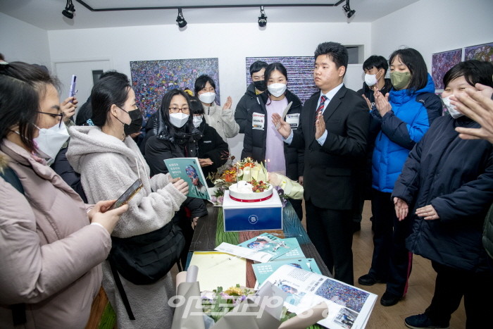 권순욱 작품전-케익 촛불끄기