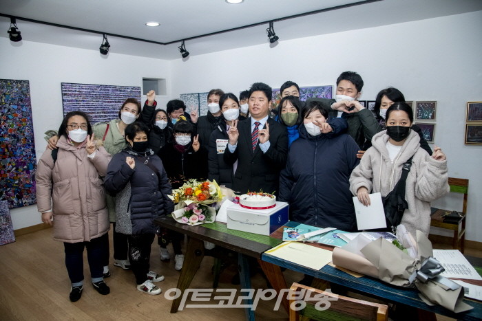 권순욱 작품전-동료 학생들과