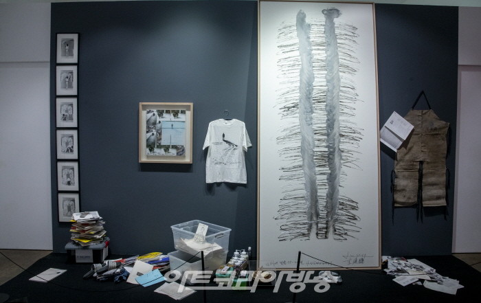 작가 이건용과 화상 김수열 ‘작품과 기록들’전