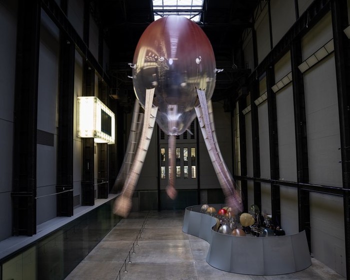 2021년 10월 Tate Modern에서 현대 커미션 Anicka Yi 의 설치 모습 . 사진 Will Burrard Lucas (2)