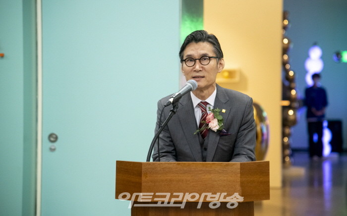 서울국제조각페스타 2021 개막식에서 이범헌 한국예술문화단체총연합회 회장이 축사를 하고 있다.