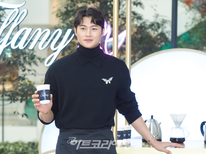 티파니 홀리데이 팝업 행사(오상욱 선수) 2021.12.04 사진 ⓒ아트코리아방송 이용선 기자