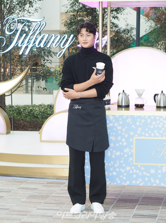 티파니 홀리데이 팝업 행사(오상욱 선수) 2021.12.04 사진 ⓒ아트코리아방송 이용선 기자