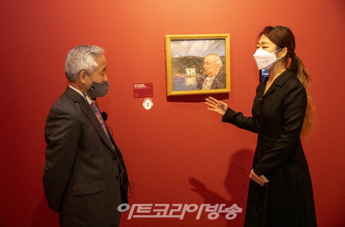 김달진미술자료박물관 관장과 김은비 큐렝이터