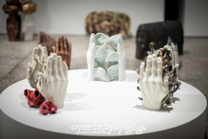 푸른 소요, 2021, ceramic, 가변설치