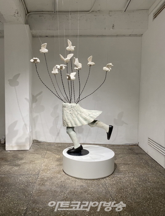 유영, 2021, 혼합재료, 110×80×200cm