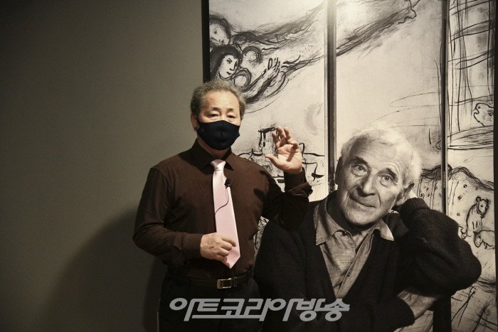 전시평론가 강익모 교수