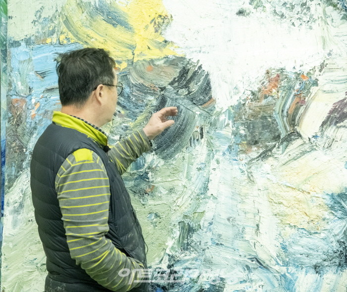 송주한 작가의 작업 중인 작품들