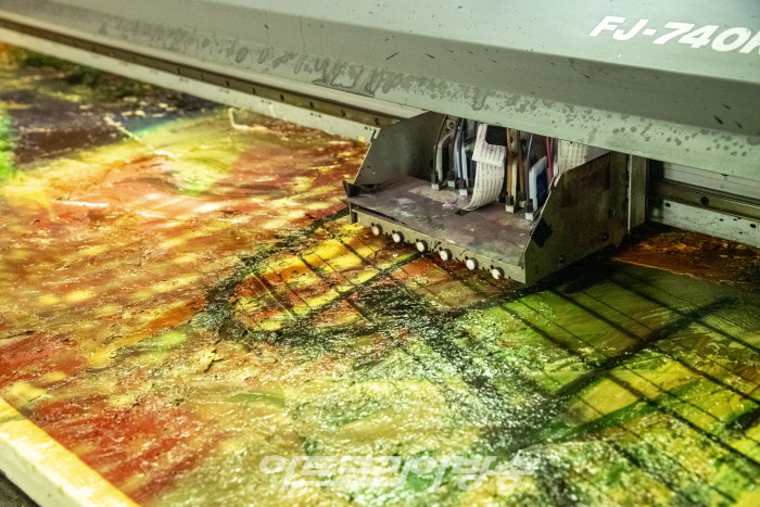 송주한 작가의 작업 중인 작품들