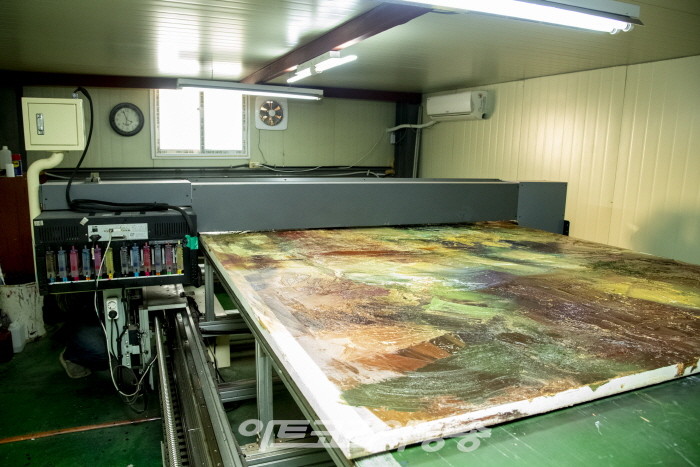 송주한 작가의 작업 중인 작품들